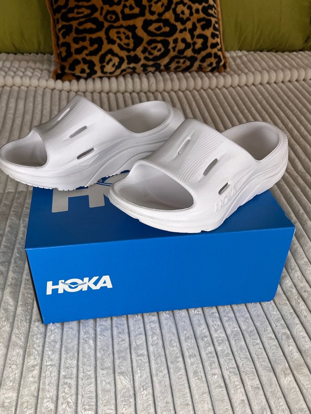Hoka White Kawana Cushioned Slide Sandals with Platform Sole Size 8 NWB - Picture 5 of 9